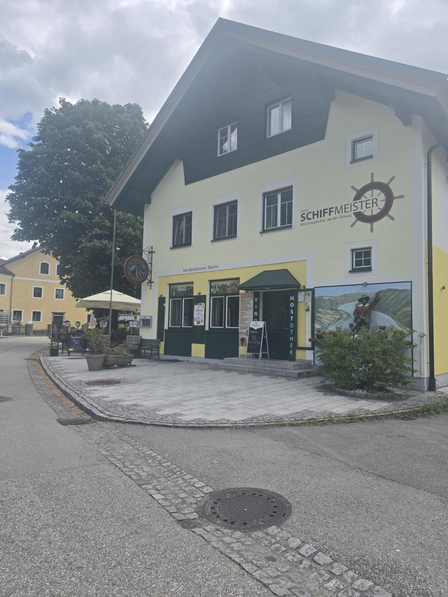 Gasthof Zum Schiffmeister Wesenufer Luaran gambar